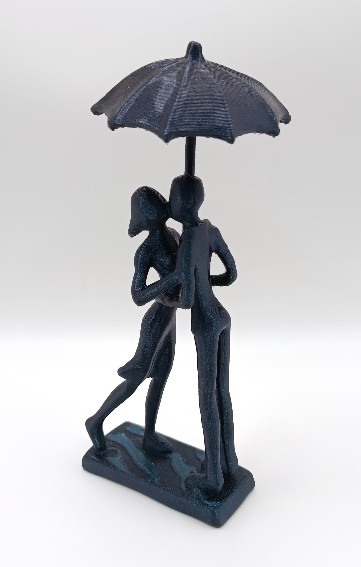 Statua Surrealista Amore sotto l'Ombrello