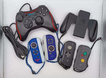 Lotto Console Nintendo Switch + Accessori + 4 Joycon e 1 Controller