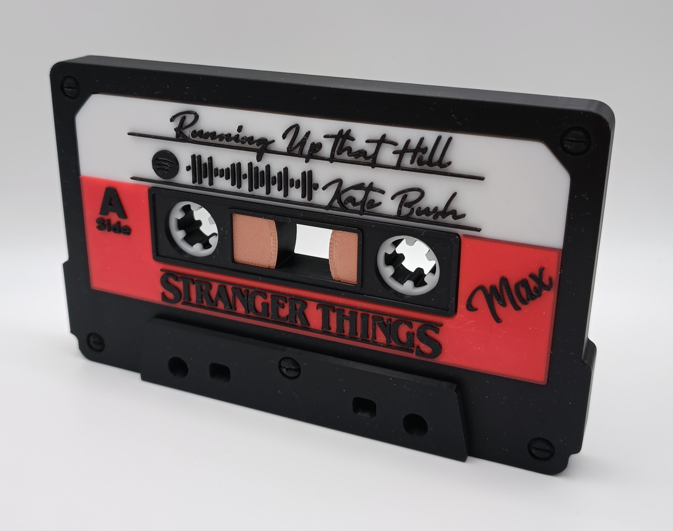 Stranger Things, Max Cassette