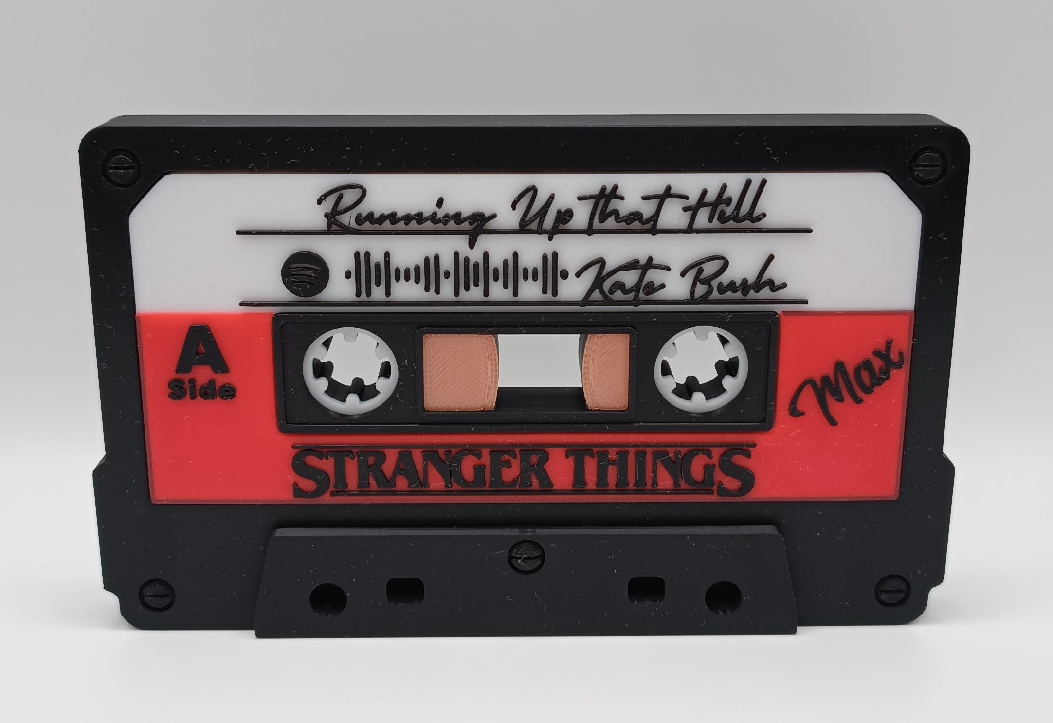 Stranger Things, Max Cassette