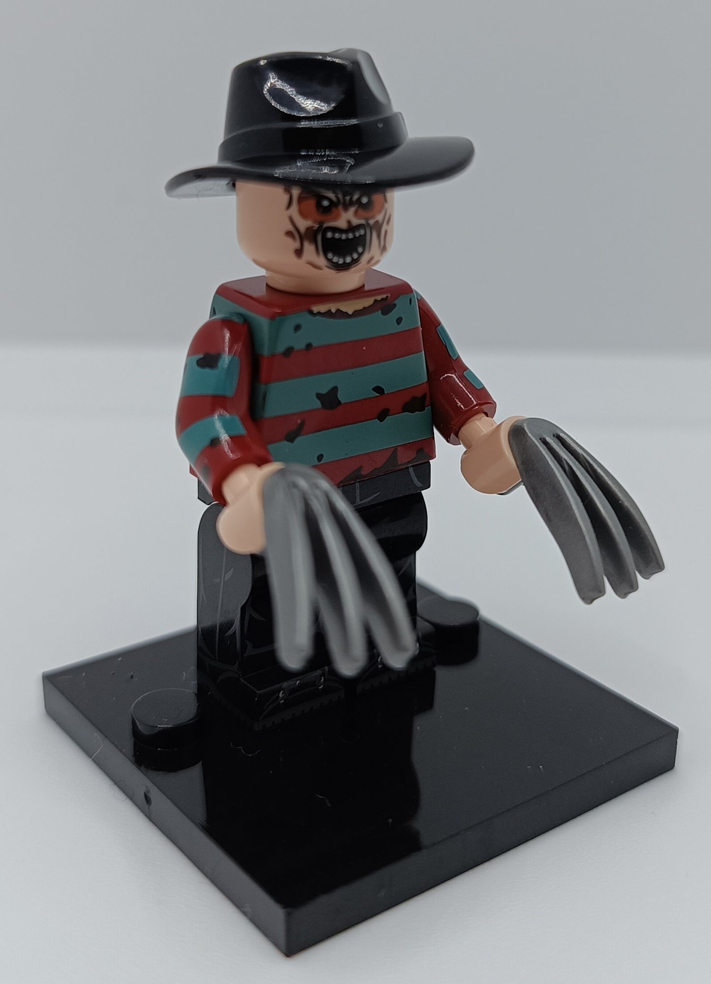 Cinema Horror - Freddy Krueger SEALED